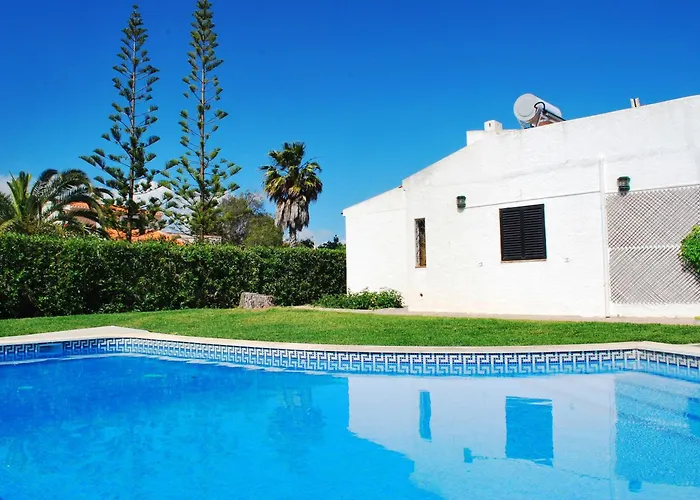 Moradia Com Piscina Em Cabanas